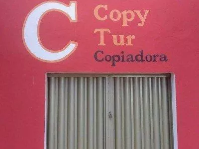 Comprar impressoras e materiais.